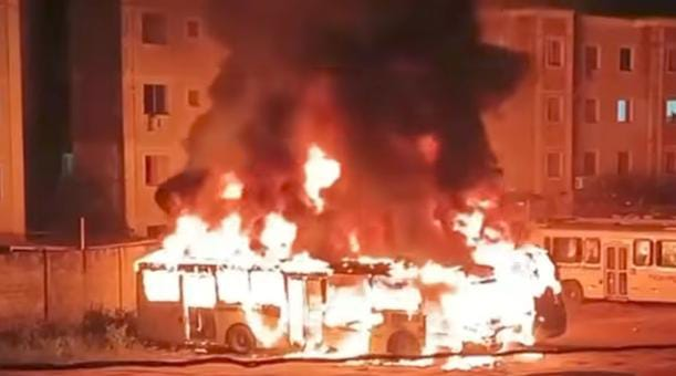 Incêndio atinge garagem da São Jorge em João Pessoa e destrói ônibus