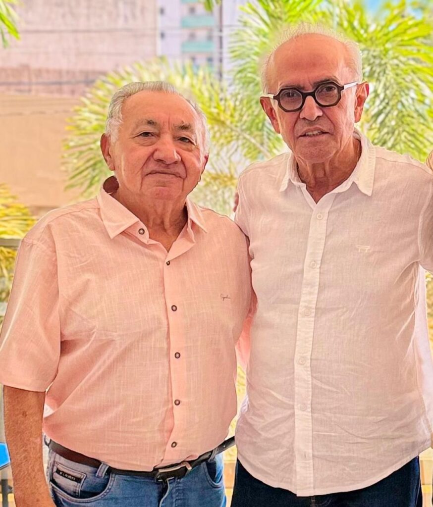 O médico e ex-prefeito de Diamante, Odoniel Mangueira, afirmou ter sido exonerado de suas funções no Hospital Distrital de Itaporanga no mesmo dia em que apareceu em uma foto ao lado do pré-candidato ao Governo da Paraíba, Cícero Lucena.