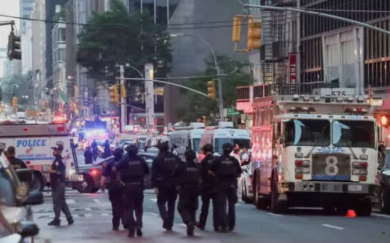 Atirador invade prédio comercial e mata 4 pessoas em Nova York
