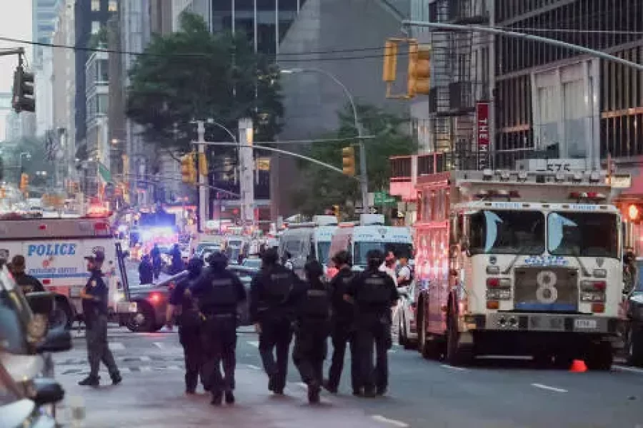 Atirador invade prédio comercial e mata 4 pessoas em Nova York