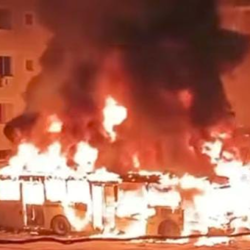 Incêndio atinge garagem da São Jorge em João Pessoa e destrói ônibus