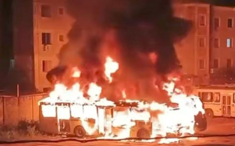 Incêndio atinge garagem da São Jorge em João Pessoa e destrói ônibus