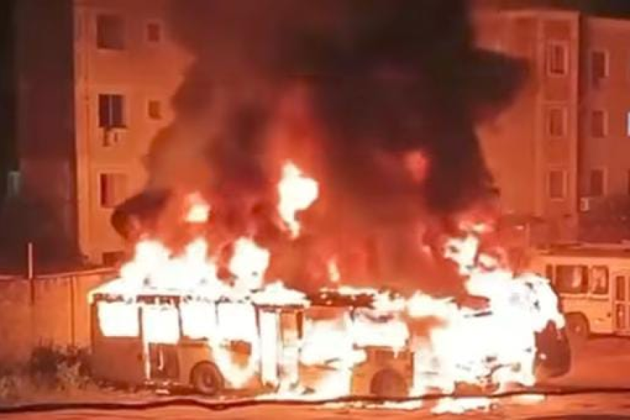 Incêndio atinge garagem da São Jorge em João Pessoa e destrói ônibus