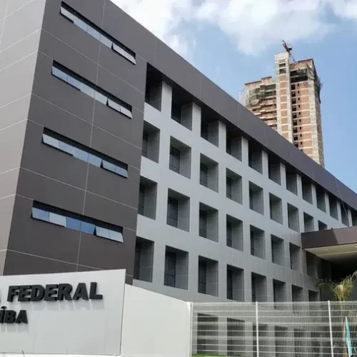 As provas do concurso da Polícia Federal serão aplicadas neste domingo (27), nos turnos da manhã e da tarde. Confira os horários abaixo.