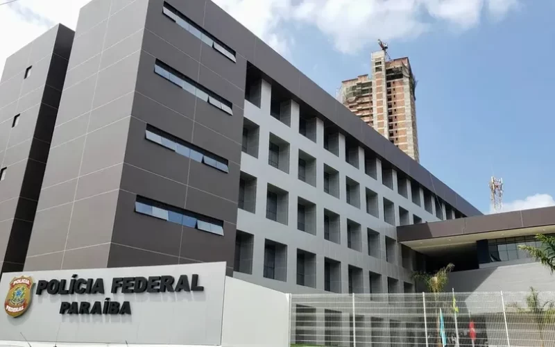 As provas do concurso da Polícia Federal serão aplicadas neste domingo (27), nos turnos da manhã e da tarde. Confira os horários abaixo.