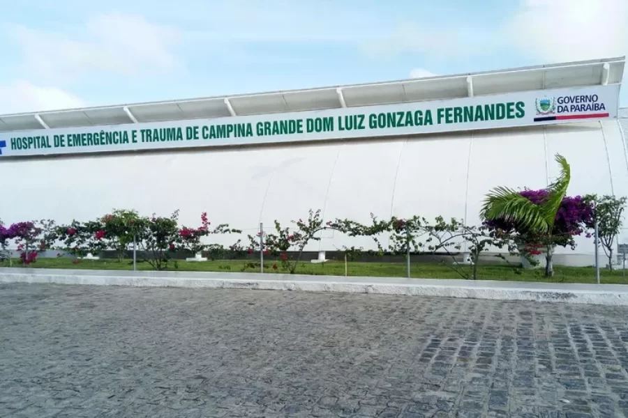 É falso que homem foi internado após introduzir 24 morangos do amor no ânus em Campina Grande