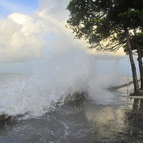 Marinha alerta banhistas para ondas de até 3,5 metros, no Litoral da Paraíba