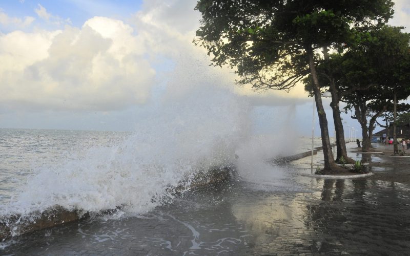 Marinha alerta banhistas para ondas de até 3,5 metros, no Litoral da Paraíba