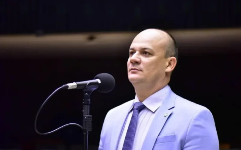 Moraes manda remover Cabo Gilberto de acampamento em frente ao STF; deputado está na Paraíba