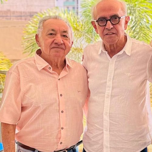 O médico e ex-prefeito de Diamante, Odoniel Mangueira, afirmou ter sido exonerado de suas funções no Hospital Distrital de Itaporanga no mesmo dia em que apareceu em uma foto ao lado do pré-candidato ao Governo da Paraíba, Cícero Lucena.