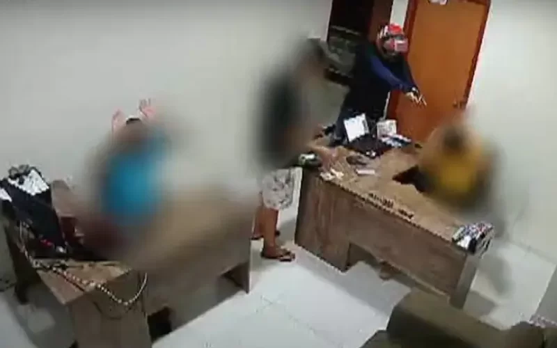 Dupla assalta escritório de casa de apostas em Mari e agride funcionários.