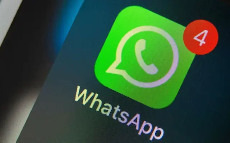 Golpistas pagam por contas verificadas no WhatsApp e anúncios no Google para enganar clientes.