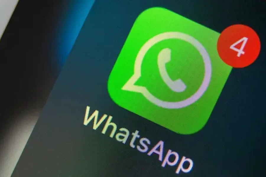 Golpistas pagam por contas verificadas no WhatsApp e anúncios no Google para enganar clientes.