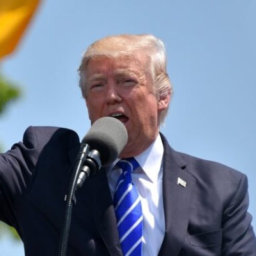 Reta final de negociações por tarifaço alcança Congresso e aumenta disputa política