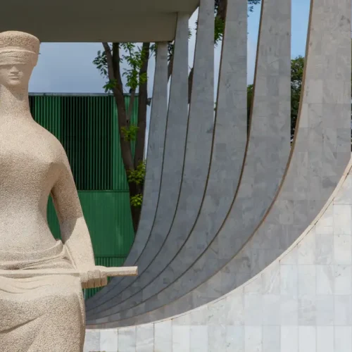 STF mantém fim da aposentadoria compulsória para juízes condenados